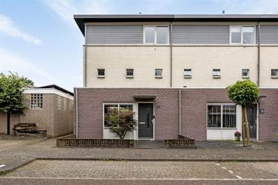 Woning Mies van der Rohestraat 28 Dongen