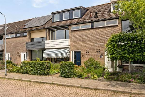 Woning Pastoor Jutenlaan 4 Willemstad