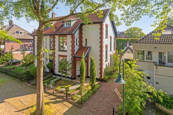 Woning Caroluslaan 8 Helmond