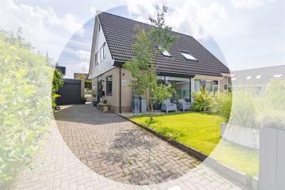 Woning Mennerdahôf 33 Deinum