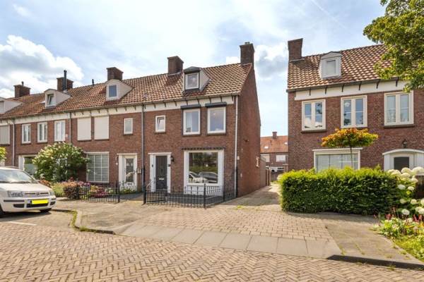 Woning Burgemeester Schoonheijtstraat 18 Roosendaal