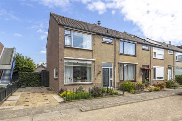 Woning Graaf Lodewijkstraat 21 Hardinxveld-Giessendam