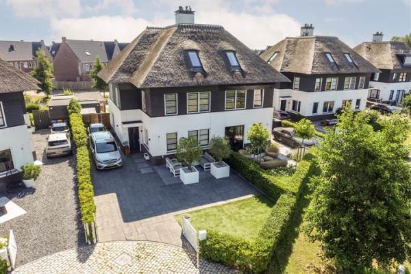 Woning Adriana van Roonlaan 128 Den Haag