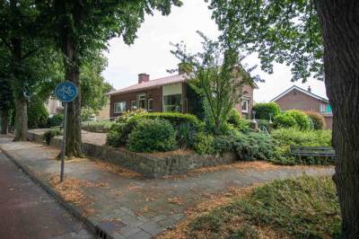 Woning Burgemeester J.C. van den Bergplein 2a Wierden