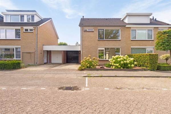 Woning Burgemeester van Grotenhuisstraat 24 Oosterhout (NB)