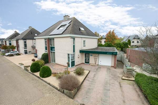 Woning Loogors 15 Strijen