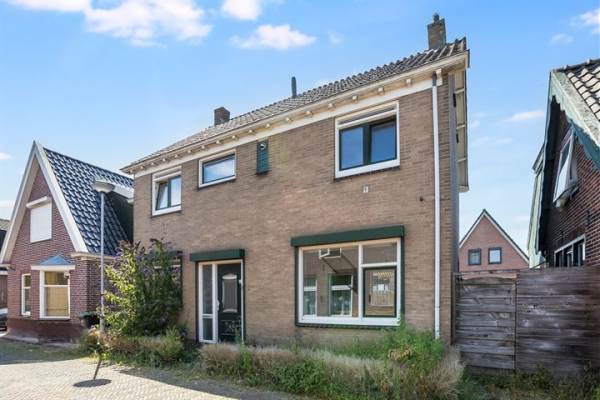 Woning Pastoor Gielenstraat 18 Lutjebroek