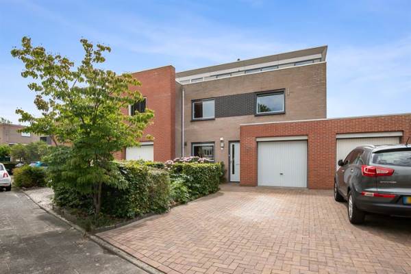 Woning De Hoge Bogerd 17 Hendrik-Ido-Ambacht