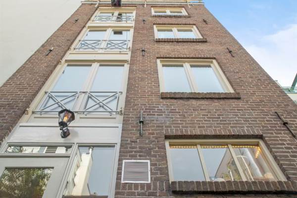 Woning Oudezijds Achterburgwal 107 Amsterdam