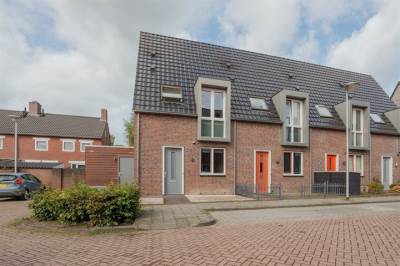 Woning Burg. Moonshof 24 Raamsdonk