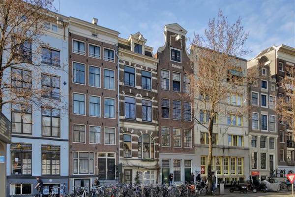Woning Nieuwezijds Voorburgwal 74B Amsterdam