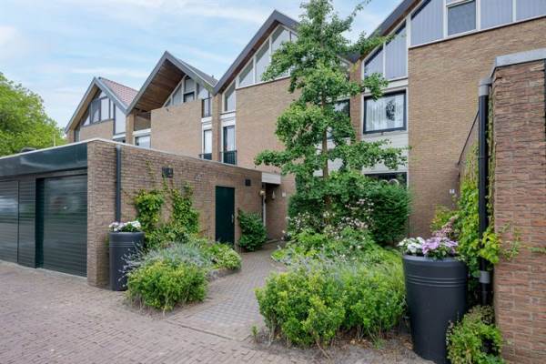 Woning De Savornin Lohmanplantsoen 5 Voorschoten