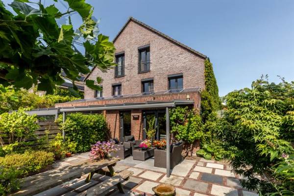 Woning Van Groningenhof 11 Hoofddorp