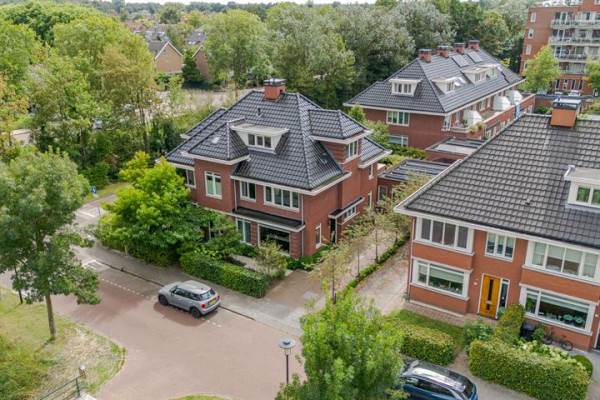 Woning Burgemeester Pompe van Meerdervoortlaan 3 Voorschoten