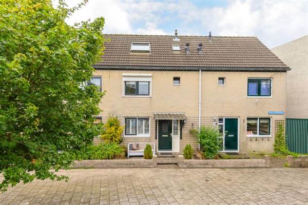 Woning Marga Klompéstraat 33 Velserbroek