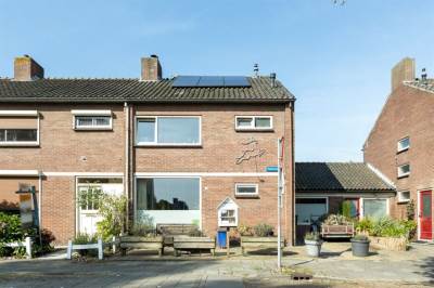 Woning Raadhuisplein 17 Rijen