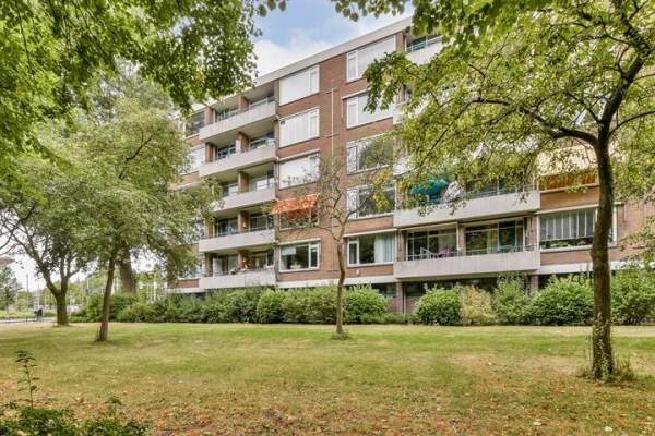 Woning Burgemeester Caan van Necklaan 576 Leidschendam