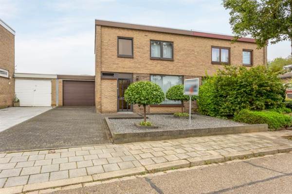 Woning Pastoor Delahayestraat 5 Munstergeleen