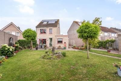 Woning Burg. Hendrik Wolferthof 21 Hoek