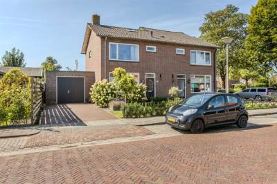 Woning Esdoornlaan 11 Rouveen