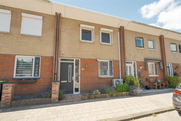 Woning Marguerite Durasstraat 124 Spijkenisse