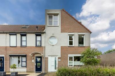 Woning Marga Klompélaan 90 Rijen