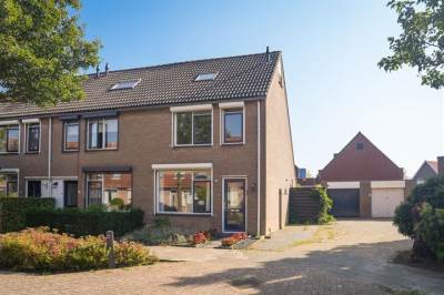 Woning Vogelenzang 35 Wijk en Aalburg