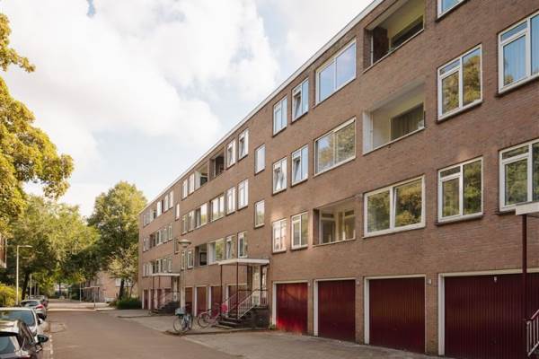 Woning Zuid-Hollandstraat 8- 1 Amsterdam