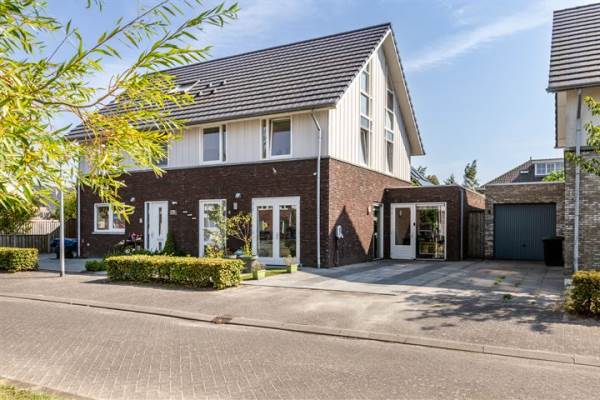 Woning Achtknoop 26 Almere