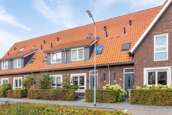 Woning Dominee C van den Bergstraat 18 Kesteren