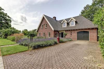 Woning Vriezenveenseweg 25 Wierden