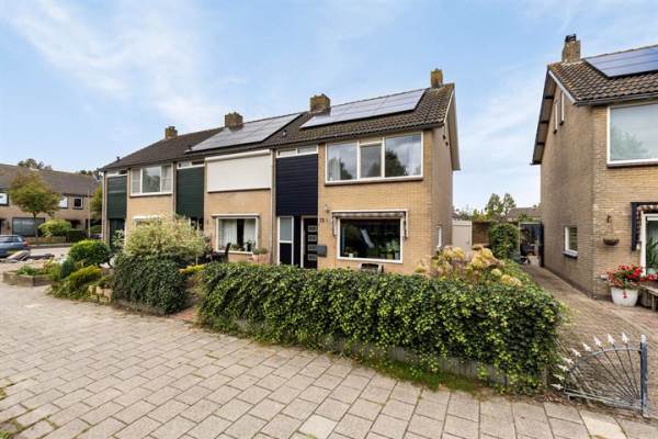 Woning Bloemstraat 13 Waarland