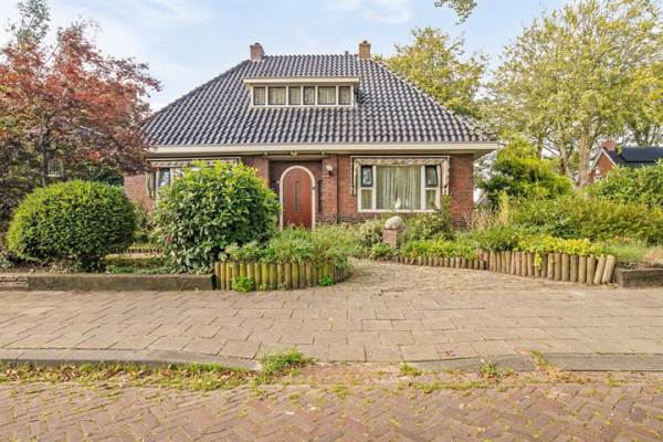 Woning Julianalaan 41 Buitenpost