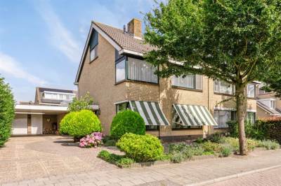 Woning Burgemeester Quarles van Uffordstraat 1 Abcoude