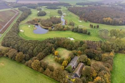 Woning ten Oeverstraat 1 Zeijerveen