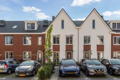 Woning Veenpluis 24 Roelofarendsveen