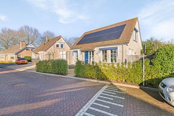 Woning Weesmolenstraat 6 Ooltgensplaat
