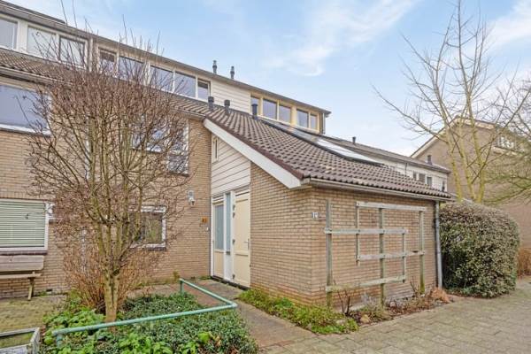 Woning Leeuwerikhof 12 Roelofarendsveen