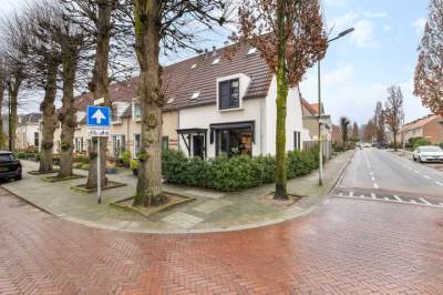 Woning Dorpsplein 2 Austerlitz