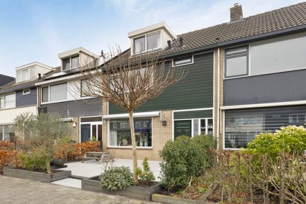 Woning Piet van der Veldenstraat 8 Roelofarendsveen