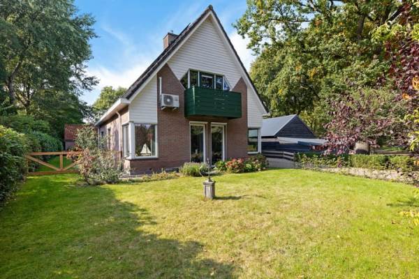 Woning Almaatsweg 1 Benneveld