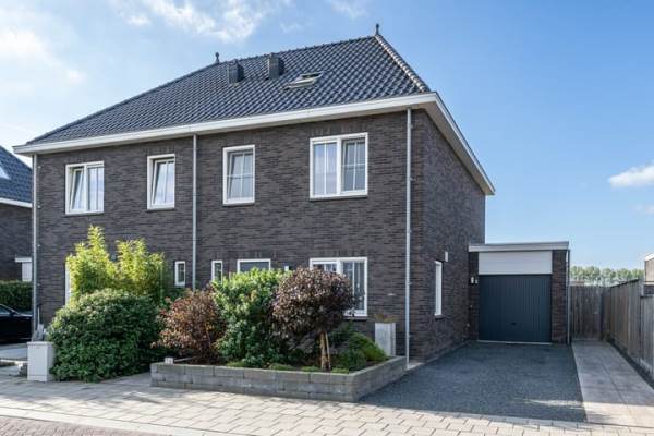 Woning De Redoute 56 Stad aan 't Haringvliet