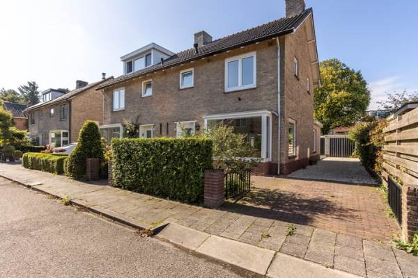 Woning van Ostadelaan 10 Loosdrecht