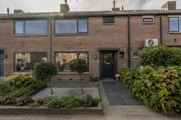 Woning Seringenstraat 24 Oud-Beijerland