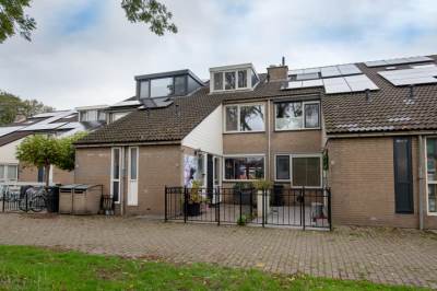 Woning Merelplantsoen 40 Roelofarendsveen