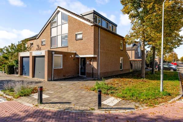 Woning Alban Bergstraat 2 Almere