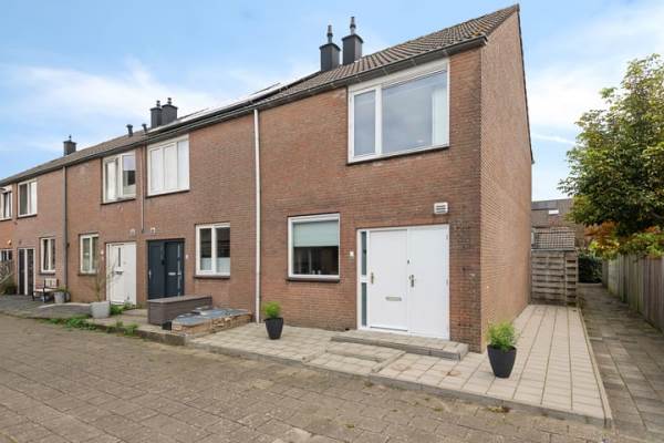 Woning Brederowende 12 Hillegom