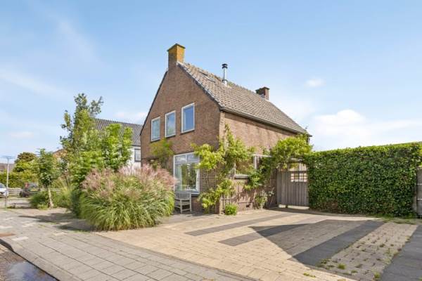 Woning Pastoor van der Plaatstraat 97 Rijpwetering