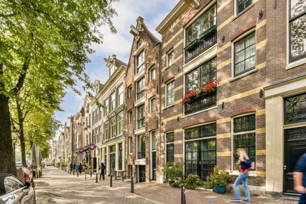 Woning Oudezijds Voorburgwal 84 Amsterdam