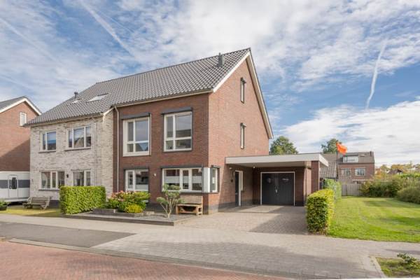 Woning Dokter van de Kolkstraat 1 Nijkerkerveen